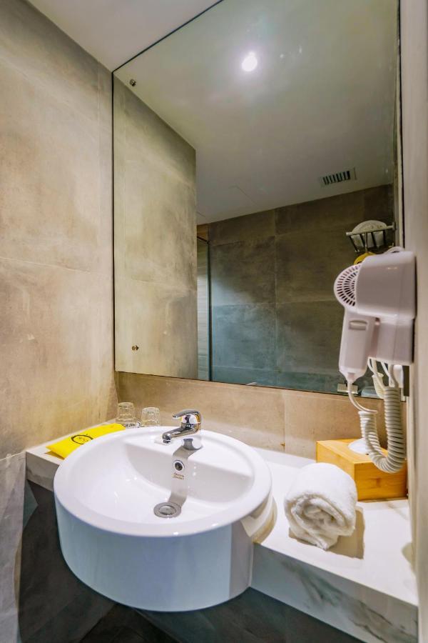 Hotel Yello Harbour Bay