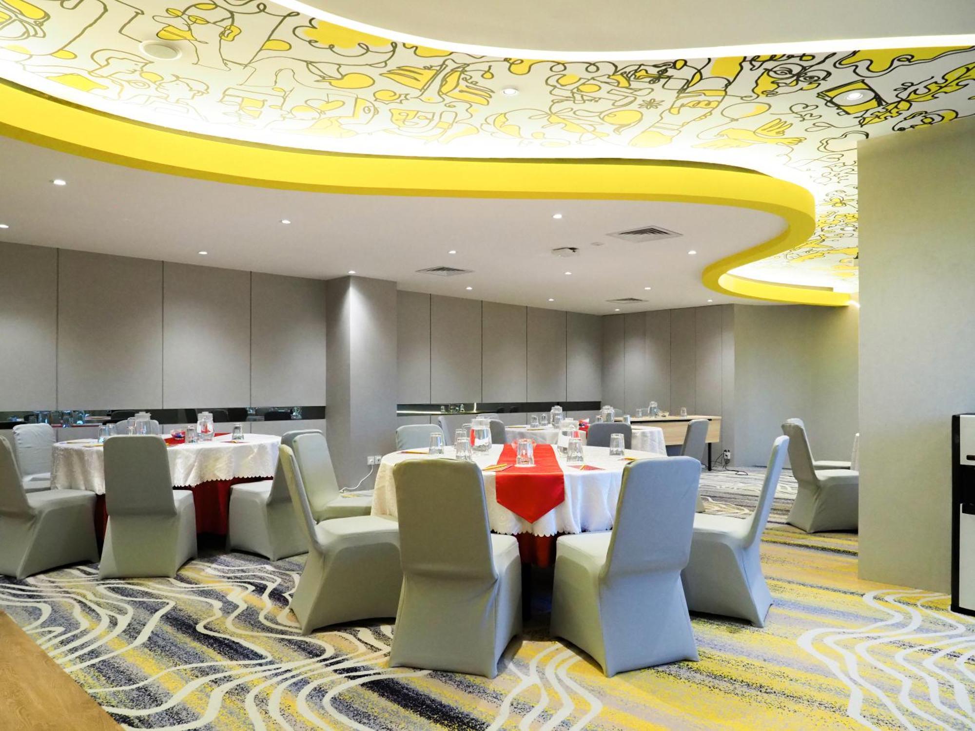 Yello Harbour Bay Hotel