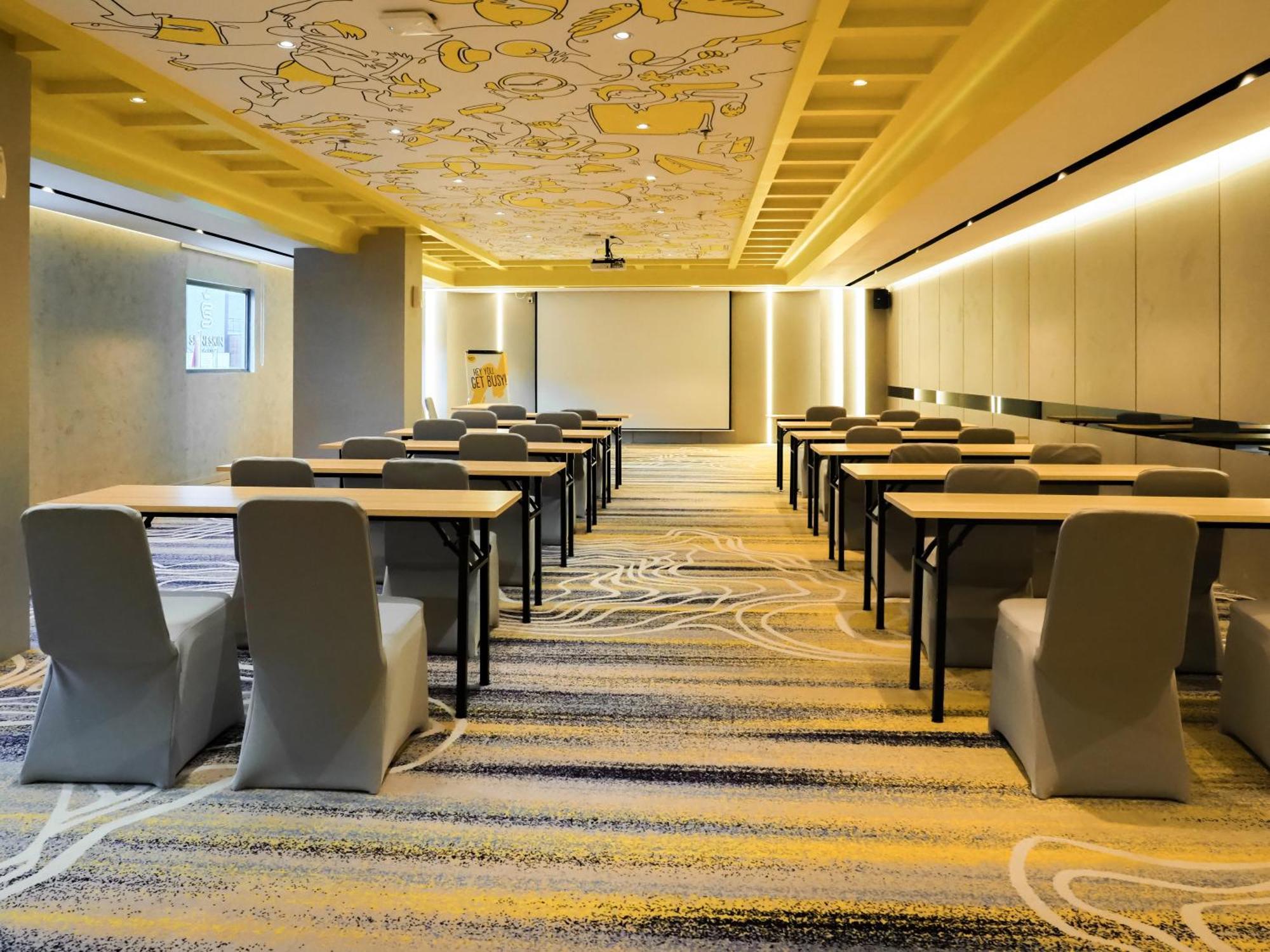 Yello Harbour Bay Hotel